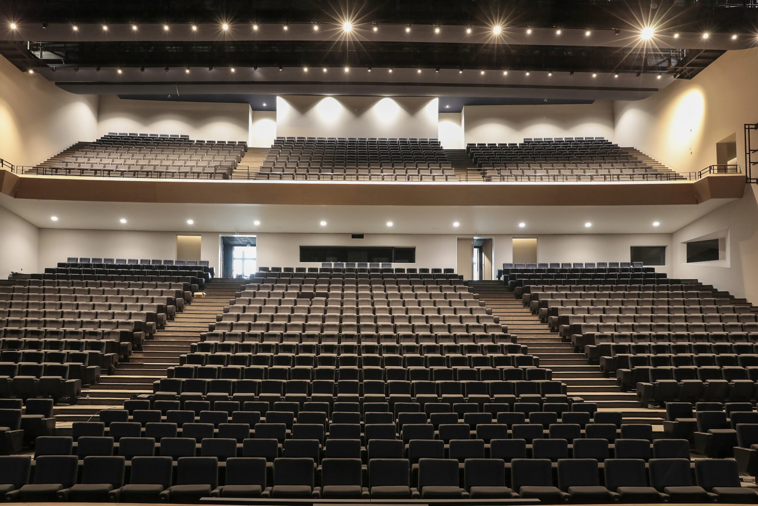 salle harmonie du domaine saint françois d'assise grand angle