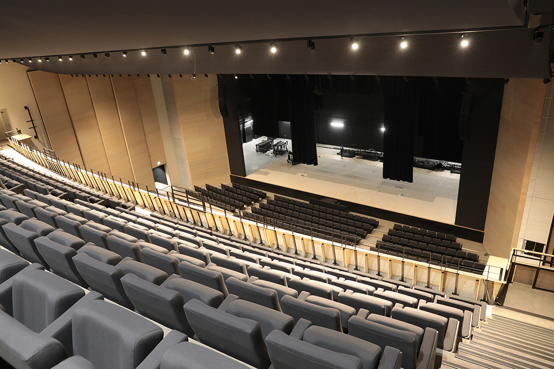 Metz Congrès Robert Schuman - Amphithéâtre Richelieu - vue de la scène